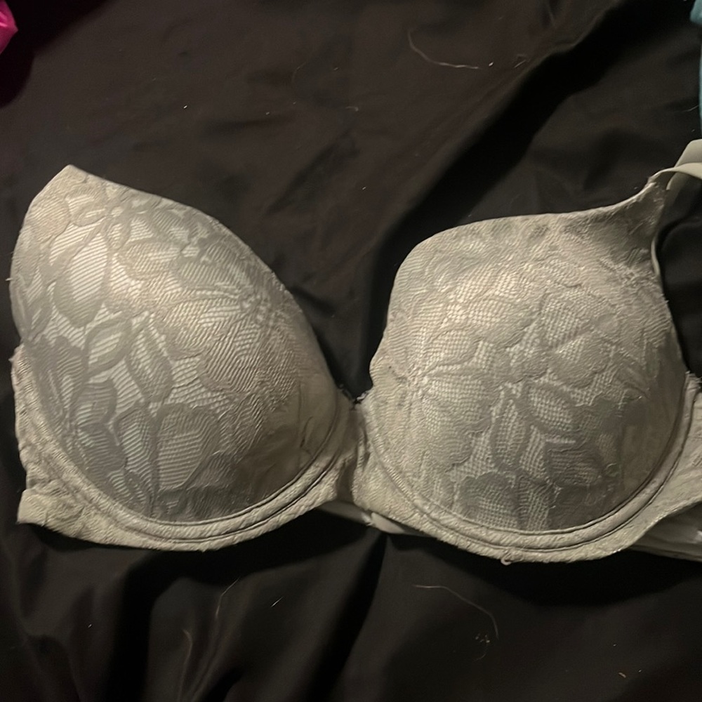 Green wired slightly push-up bra